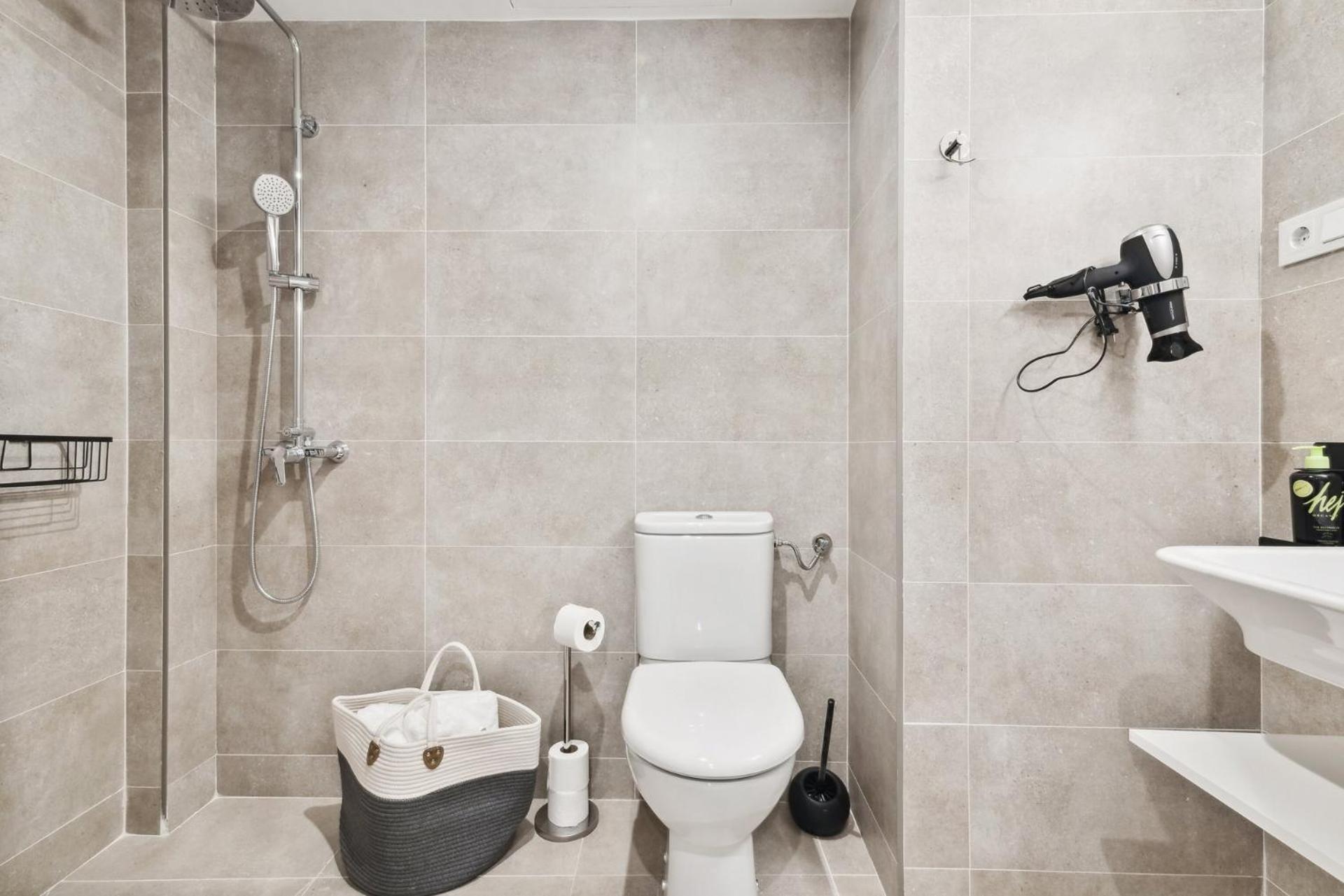 Limehome Valencia Carrer Del Pare Palau I Quer Extérieur photo